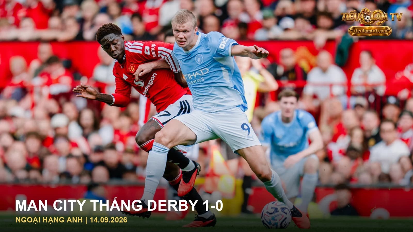 Haaland tranh bóng với cầu thủ Manchester United trong derby tại Old Trafford Haaland tranh bóng với cầu thủ Manchester United trong derby tại Old Trafford