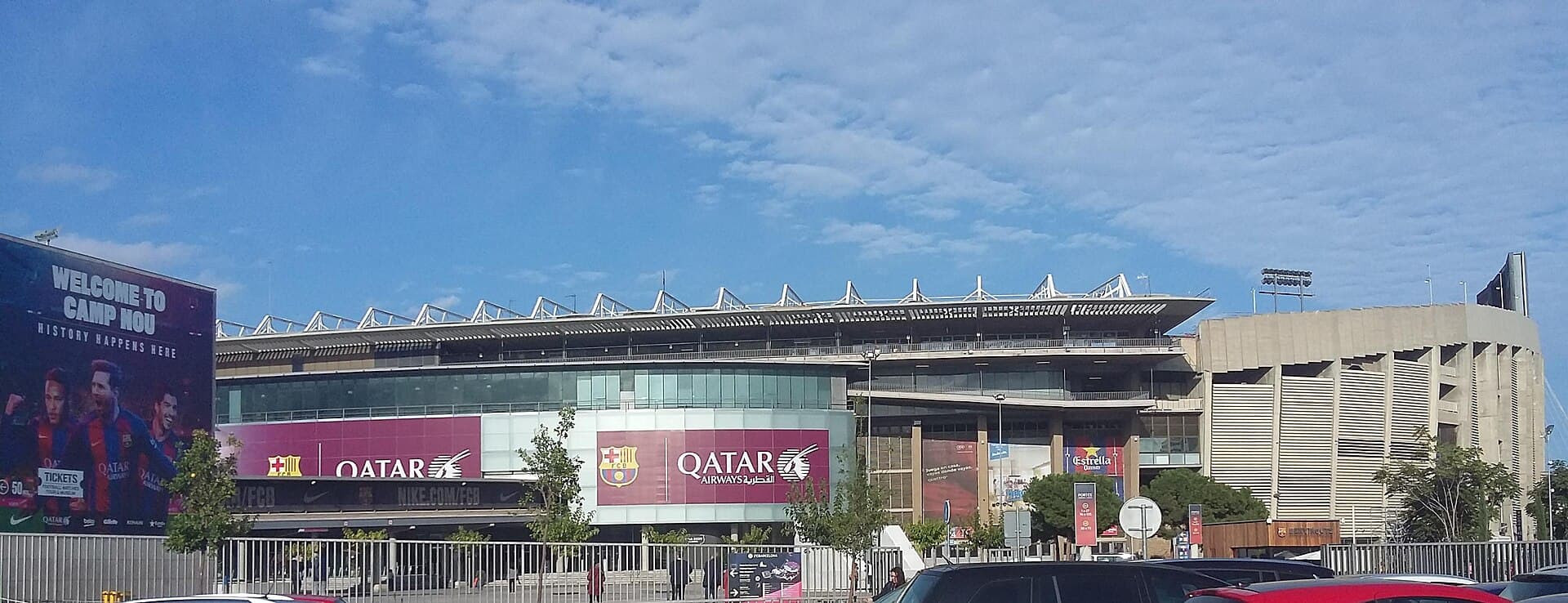 Toàn cảnh bên ngoài sân Camp Nou của câu lạc bộ FC Barcelona Toàn cảnh bên ngoài sân Camp Nou của câu lạc bộ FC Barcelona