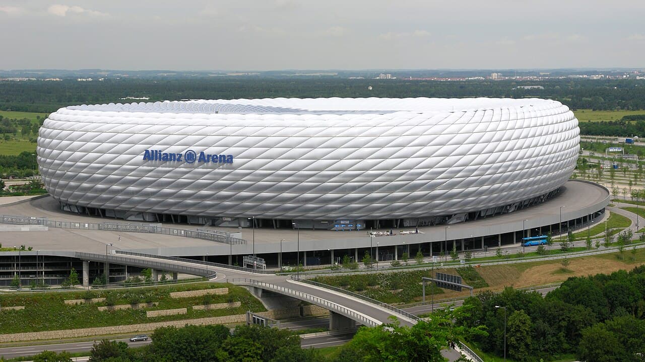 Toàn cảnh Allianz Arena sân nhà của Bayern Munich Toàn cảnh Allianz Arena sân nhà của Bayern Munich