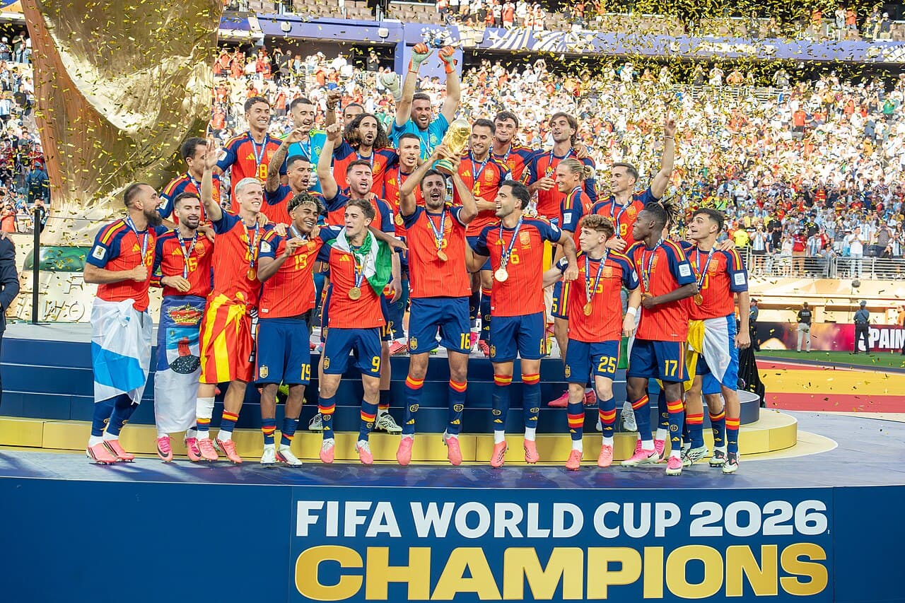 Ferran Torres World Cup 2026 cùng đội tuyển Tây Ban Nha nâng cúp Ferran Torres World Cup 2026 cùng đội tuyển Tây Ban Nha nâng cúp