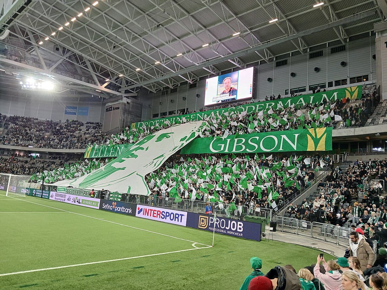 Cầu thủ Hammarby IF thi đấu trong trận gặp Barcelona Cầu thủ Hammarby IF thi đấu trong trận gặp Barcelona