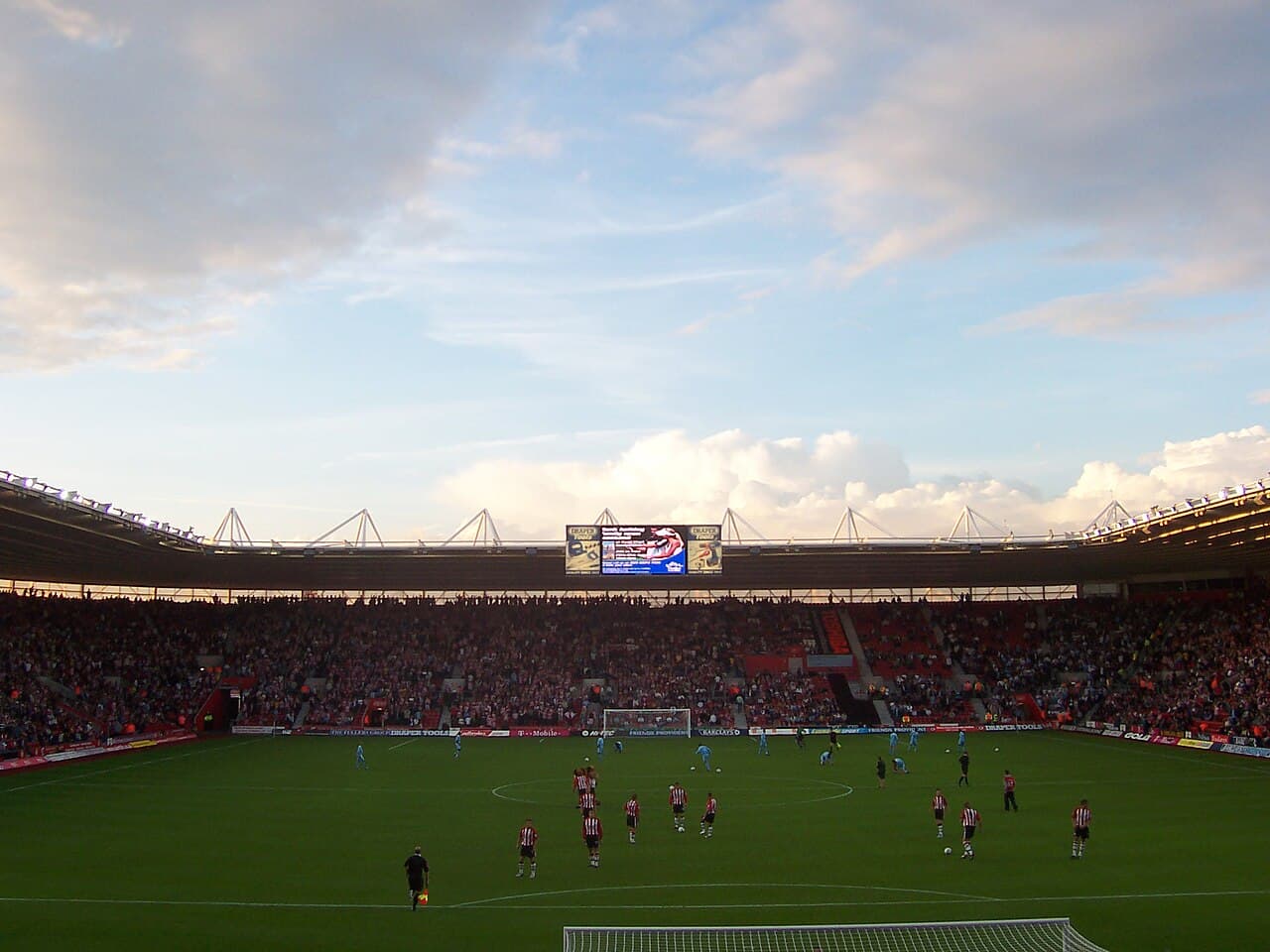 Toàn cảnh St Mary’s Stadium, sân đấu gắn với Southampton Toàn cảnh St Mary’s Stadium, sân đấu gắn với Southampton