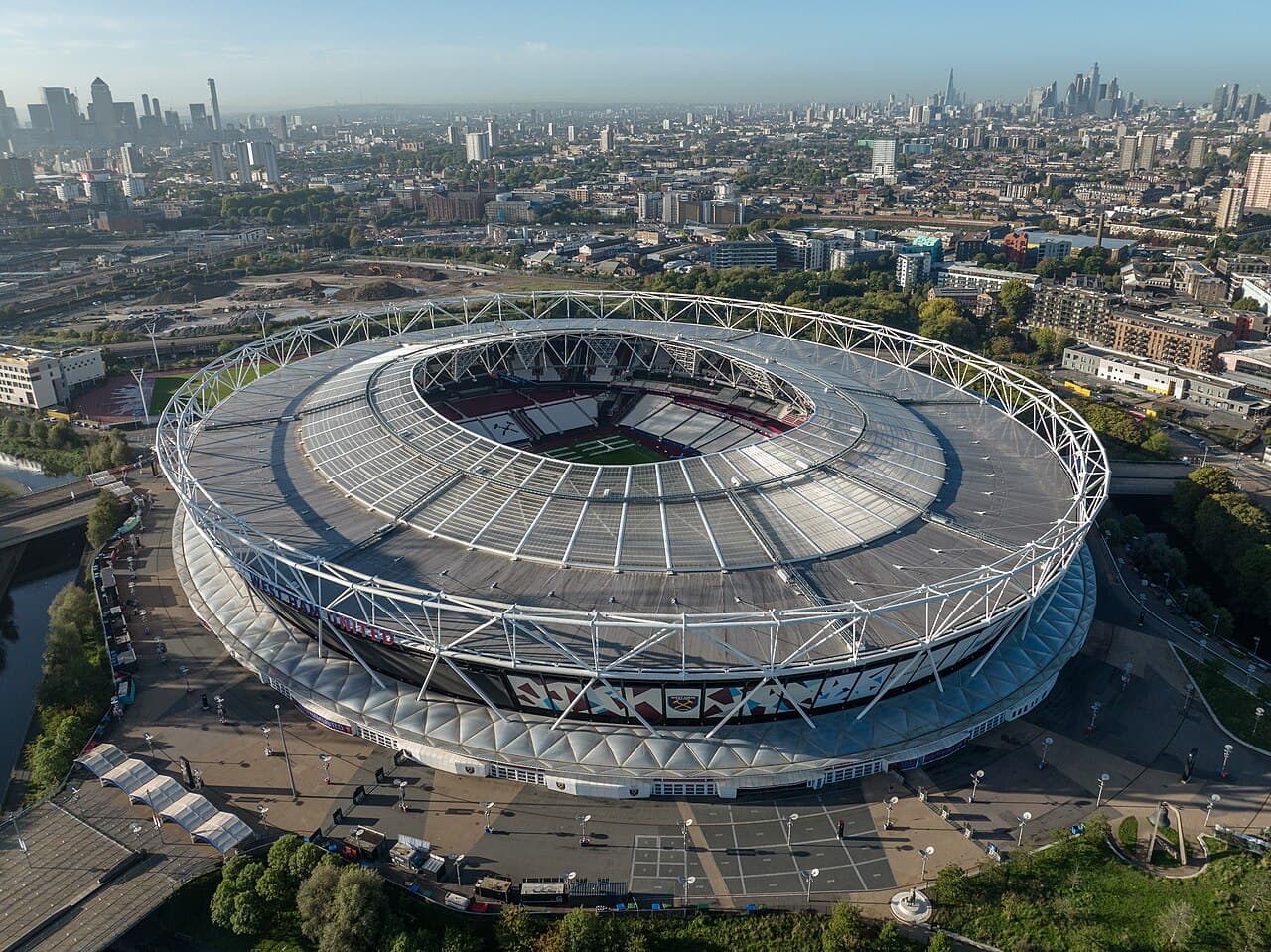 Toàn cảnh London Stadium, sân nhà của West Ham United Toàn cảnh London Stadium, sân nhà của West Ham United