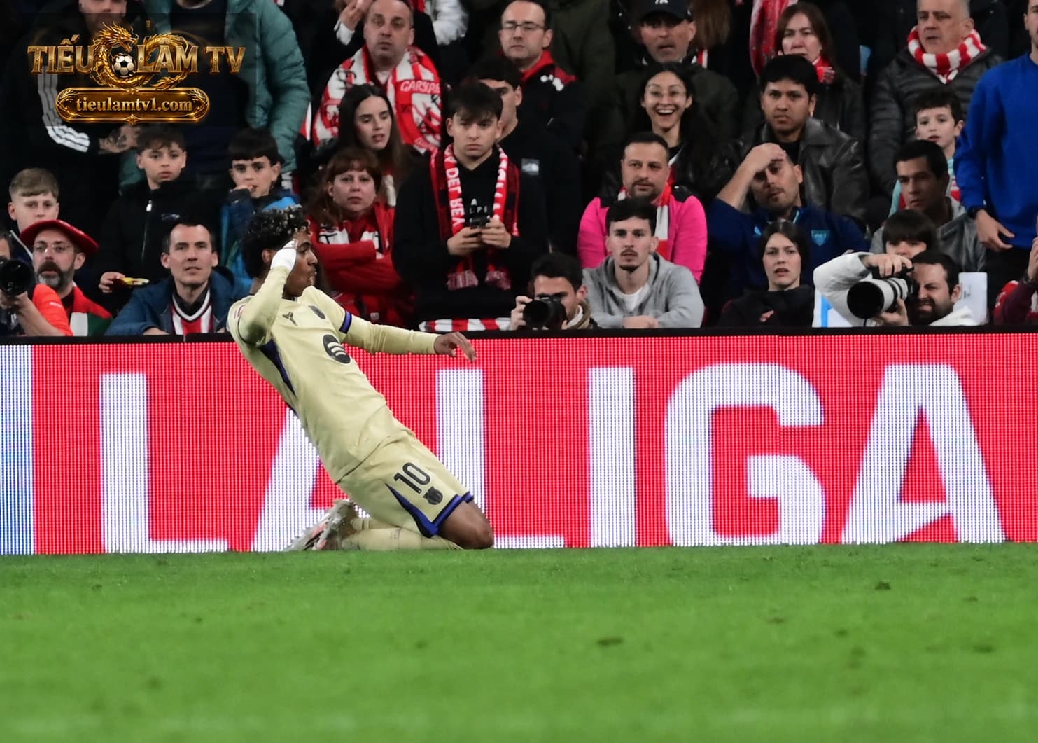 Lamine Yamal trong trang phục Barcelona ở trận gặp Athletic Club, ảnh tư liệu Lamine Yamal trong trang phục Barcelona ở trận gặp Athletic Club, ảnh tư liệu