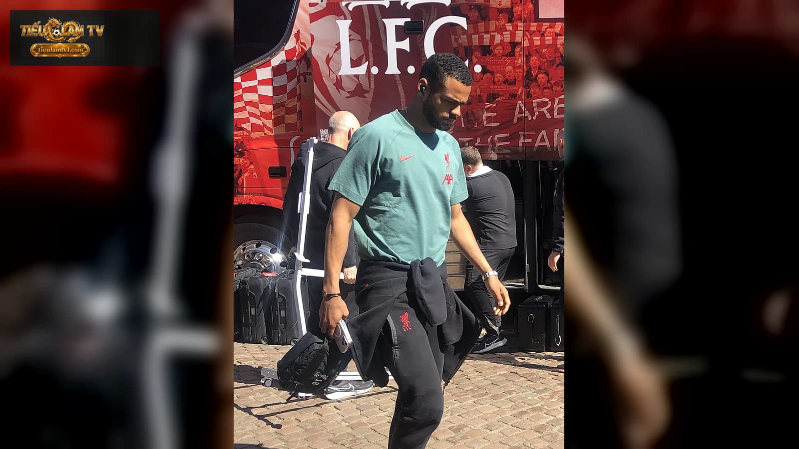 Cody Gakpo trong trang phục Liverpool trước trận gặp Fulham ngày 6/4/2025 Cody Gakpo trong trang phục Liverpool trước trận gặp Fulham ngày 6/4/2025