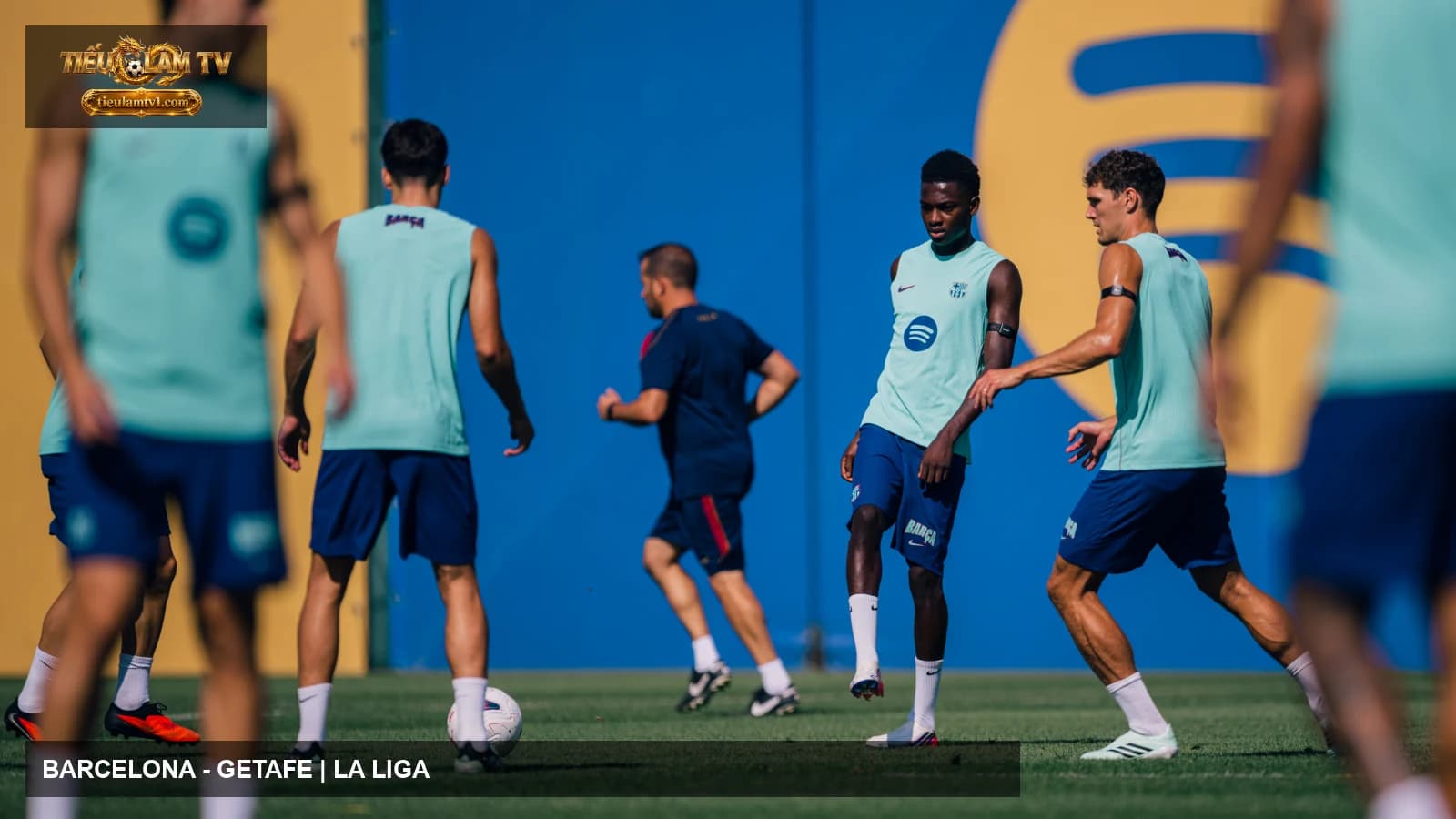 Barcelona trong buổi tập của đội một Barcelona trong buổi tập của đội một