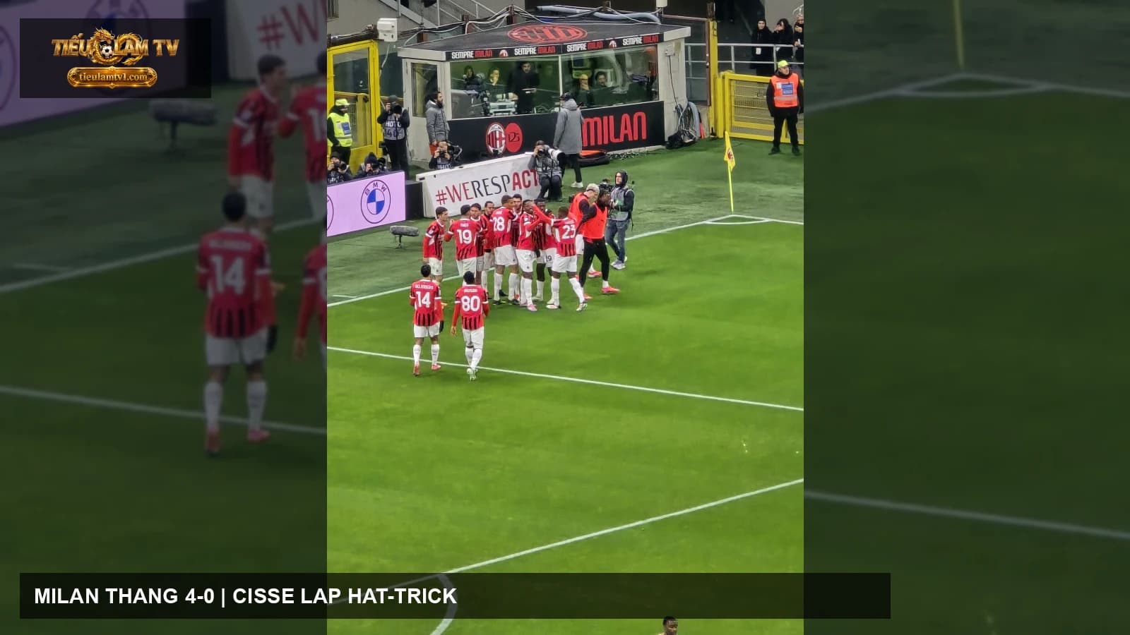 Các cầu thủ AC Milan ăn mừng bàn thắng trong một trận đấu năm 2025 Các cầu thủ AC Milan ăn mừng bàn thắng trong một trận đấu năm 2025