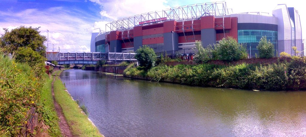 Bridgewater Canal and Old Trafford football stadium, hình ảnh sân vận động tại Premier League Bridgewater Canal and Old Trafford football stadium, hình ảnh sân vận động tại Premier League