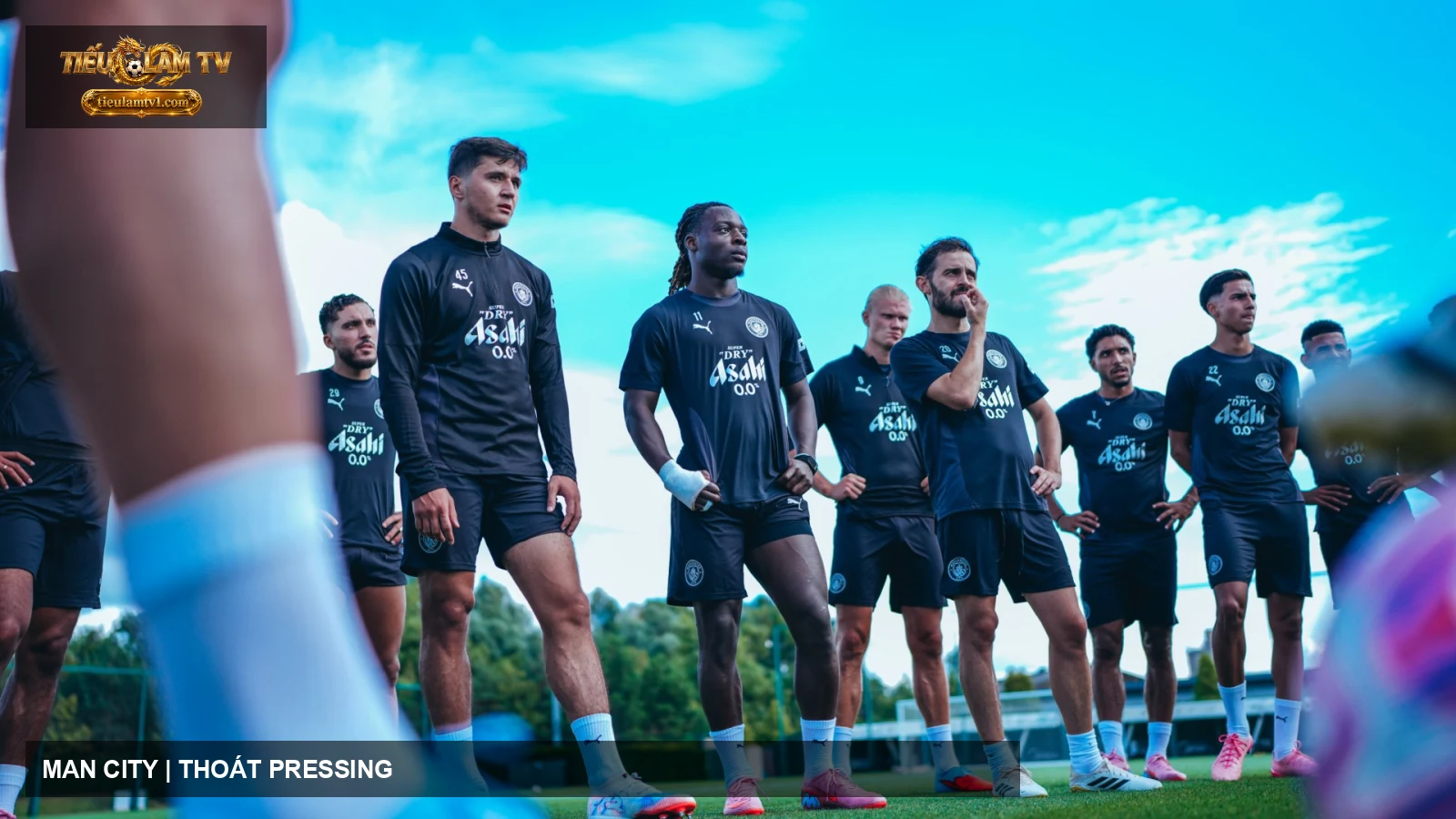 Manchester City tập luyện với bóng Manchester City tập luyện với bóng